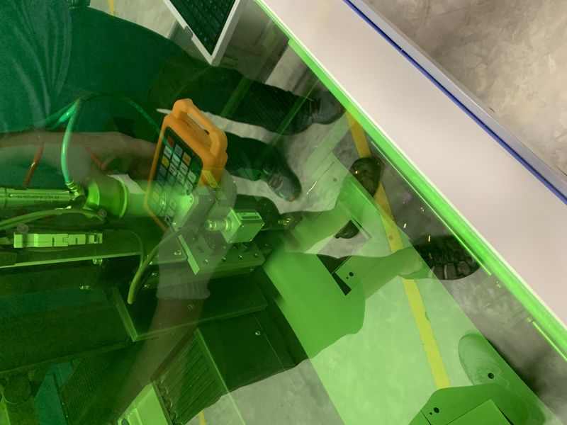 File:Steel cutting.jpeg